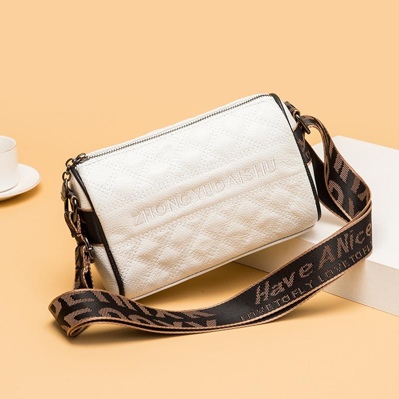 小包包女2022新款潮斜挎包时尚软皮单肩包宽带枕头包女包