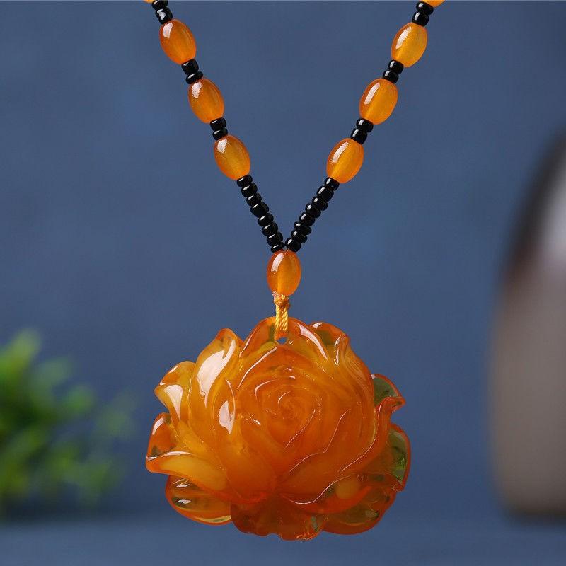 old beeswax sweater chain 10 yuan pattern red women's beeswax sweater chain beeswax matching necklace Application Scenario