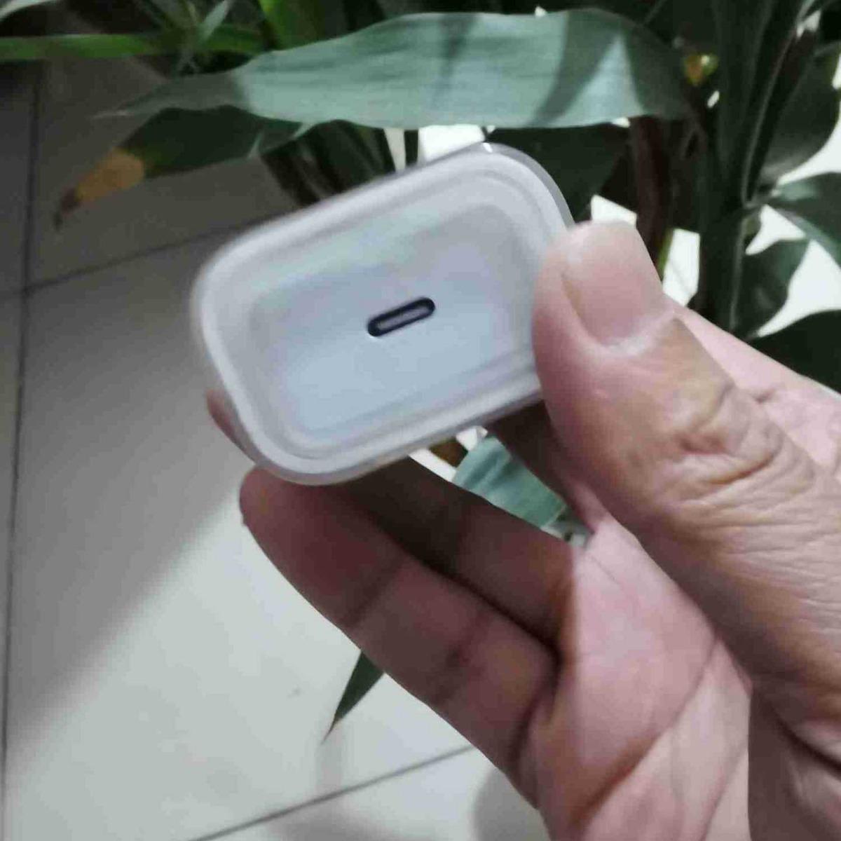 suitable for iphone apple 20w charging plug protective case high transparent tpu material fast charging head protective case Application Scenario