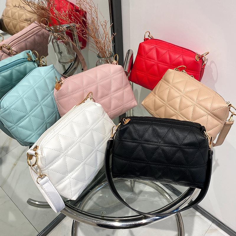 Ladies fashion bag  2023女生链条新款枕头包绣花包斜挎包手提包