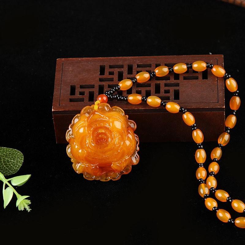 old beeswax pendant sweater chain mother's day gift second generation yellow chicken grease amber long pendant imitation beeswax necklace Application Scenario