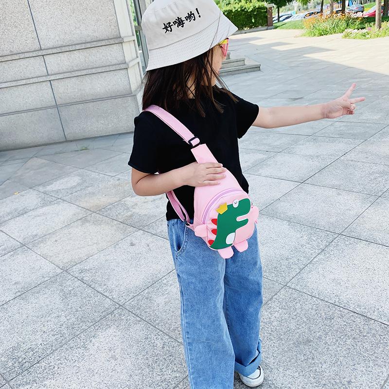 卡通儿童包恐龙儿童胸包 可爱女孩背包男童宝宝斜跨包现货批发产品图