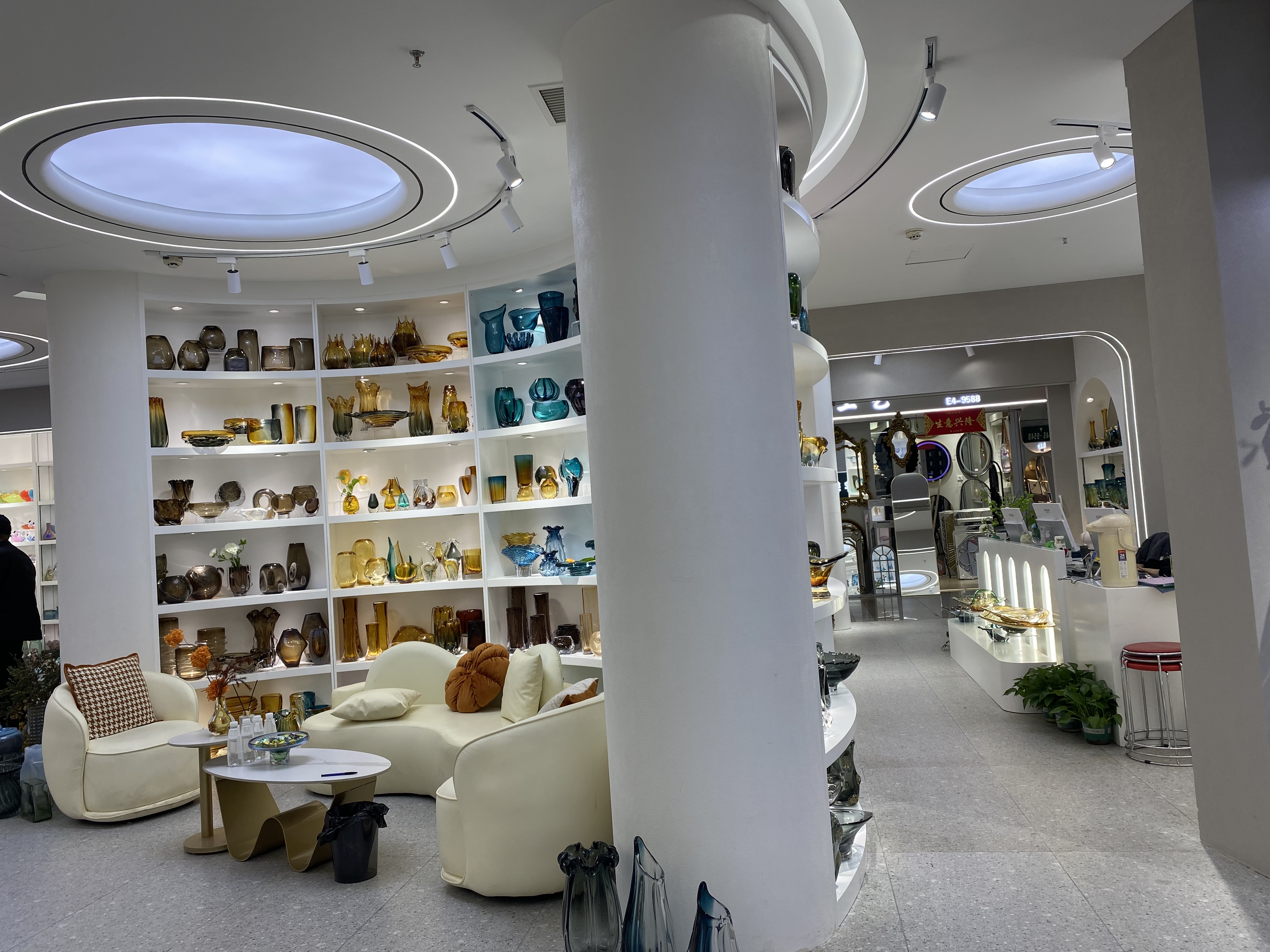 Yuxuan Glass describe pic - 2