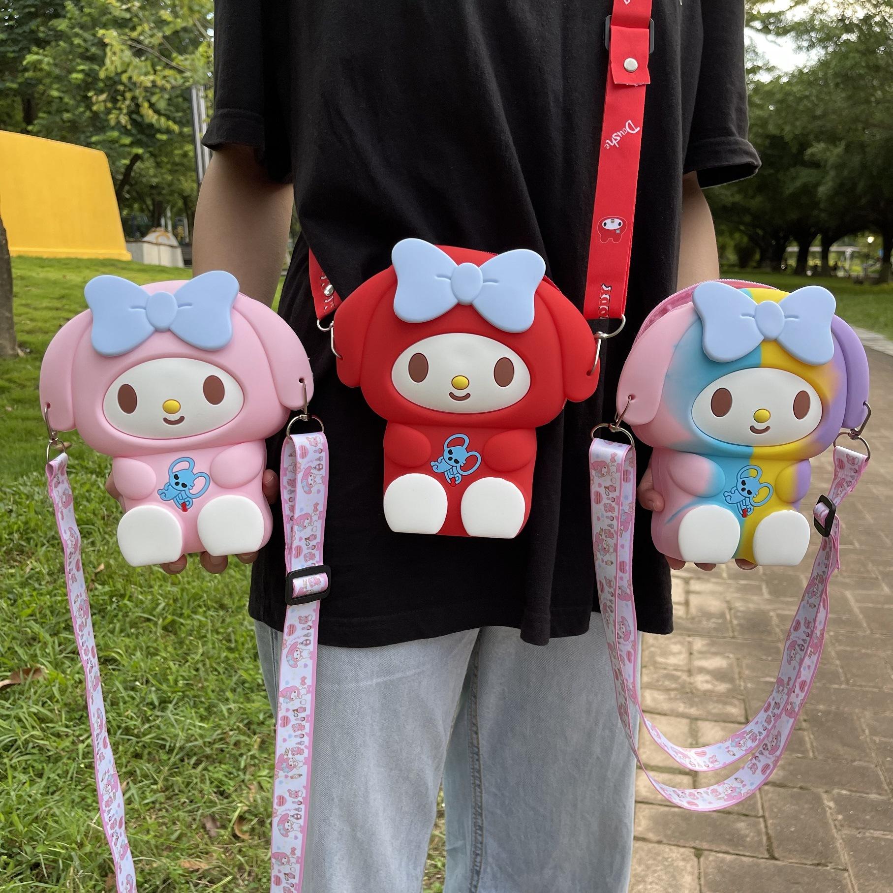 新款卡通立体大蓝结美乐蒂硅胶包百搭便捷多功能零钱手机收纳包包白底实物图