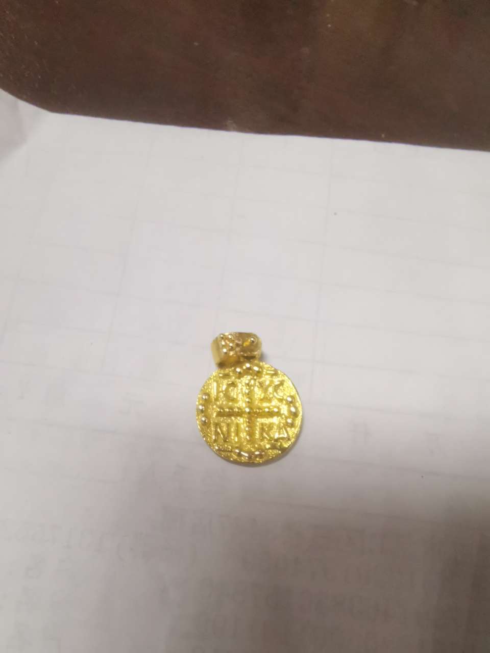 金色闪亮十字架配饰