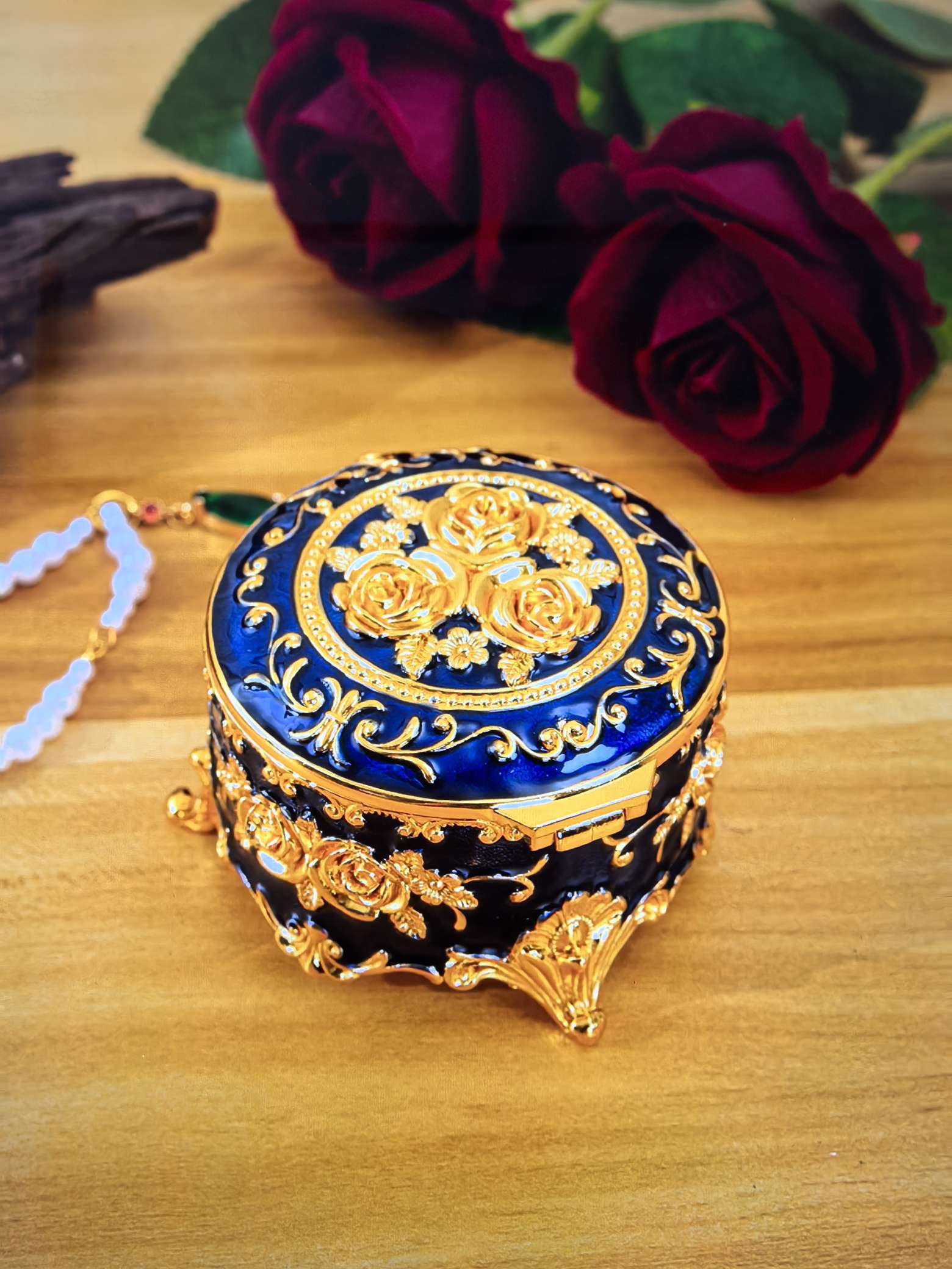 欧式玫瑰花珠宝盒轻奢创意珠宝彩色手工绘制首饰盒结婚装饰情人节戒指项链金属高档金属首饰盒详情图3