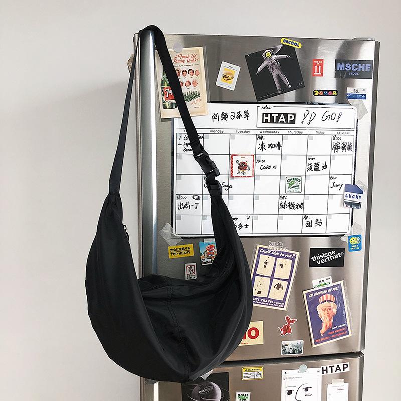 单肩包新款街头潮流大容量背包日系简约饺子包时尚潮流男女斜挎包细节图