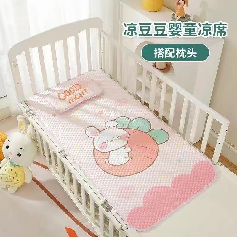 The infant and toddler soothing bean mat is smooth, fine and free of burrs. It won't make you feel warm even after long sleep and can be used as a pillow details Picture