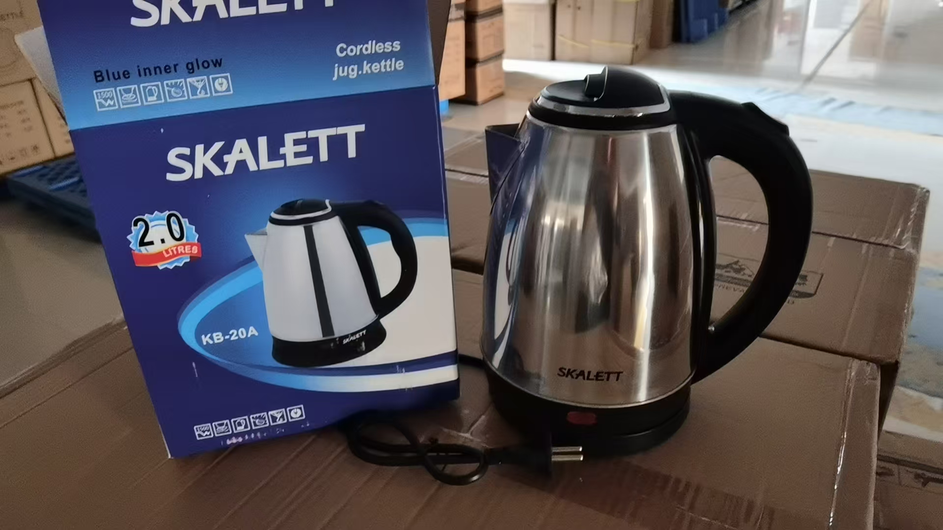 Stainless steel heating kettle for kitchen and bathroom with hardware details Picture