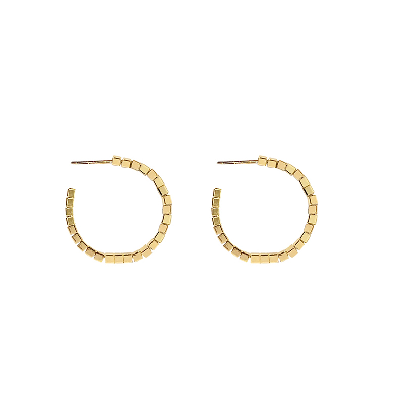 Temperamento cuadrado abierto anillo plata quebrada aretes mujer exquisita premium sentido versátil aretes C nicho sexo frío viento alta pendiente de color seguro accesorios de oído accesorios creativos Application Scenario