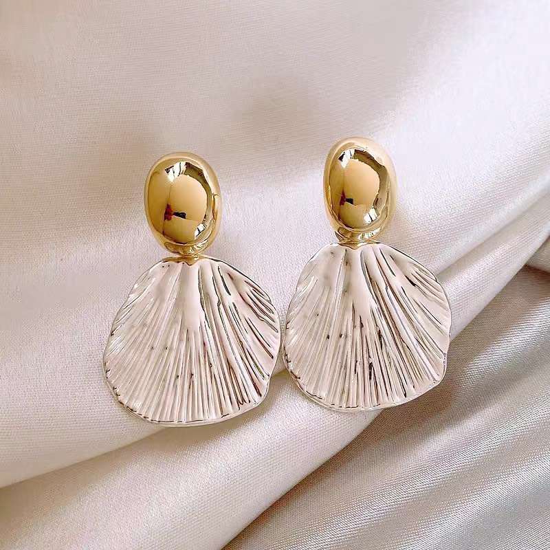 Metal shell textura pendientes niche único de alta calidad sentido orejeras mujer otoño invierno 2025 nuevo estilo explosiva temperamento pendientes cordón color