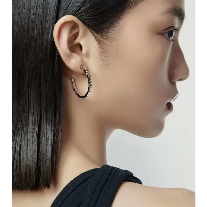 Temperamento cuadrado abierto anillo plata quebrada aretes mujer exquisita premium sentido versátil aretes C nicho sexo frío viento alta pendiente de color seguro accesorios de oído accesorios creativos detail image 2