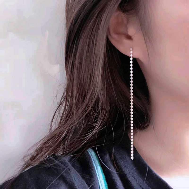 The star-style fringed ear strings can flatter the face shape. The long flat bead chain earrings have an exaggerated design sense, are niche and exquisite, and exude a feminine charm