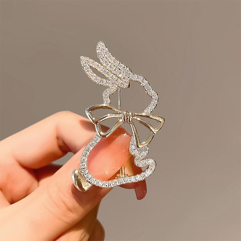bunny brooch elegant high-end corsage suit jacket advanced design sense niche pin suit accessories wholesale