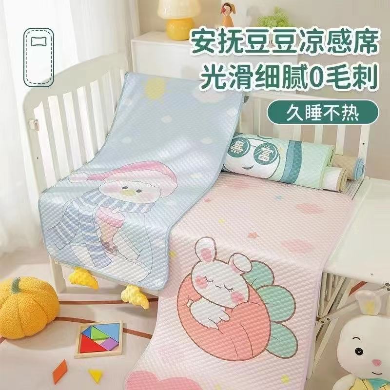 The infant and toddler soothing bean mat is smooth, fine and free of burrs. It won't make you feel warm even after long sleep and can be used as a pillow Item Picture