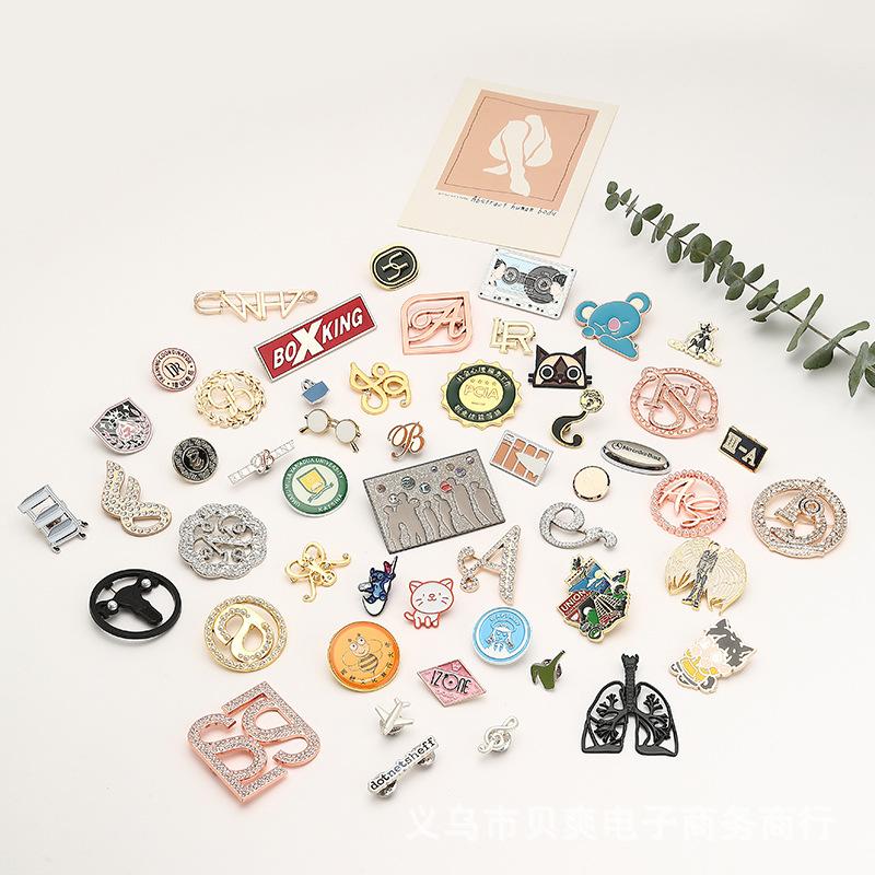 Golden M Badge Butterfly Clasp Cartoon Badge Canvas Bag Metal Small Jewelry Accessories Enterprise Diamond Brooch Can Be Fixed