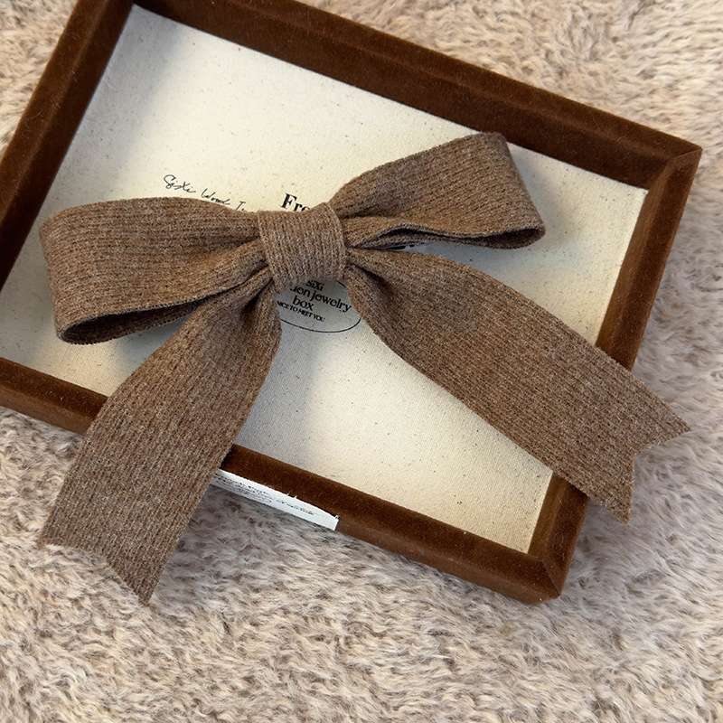 Creative Chenmo Accessories, hair accessories, hair clips, velvet fabric, unique design, exquisite and fashionable, essential for ladies, handcrafted bow hair clips wholesale detail image 9