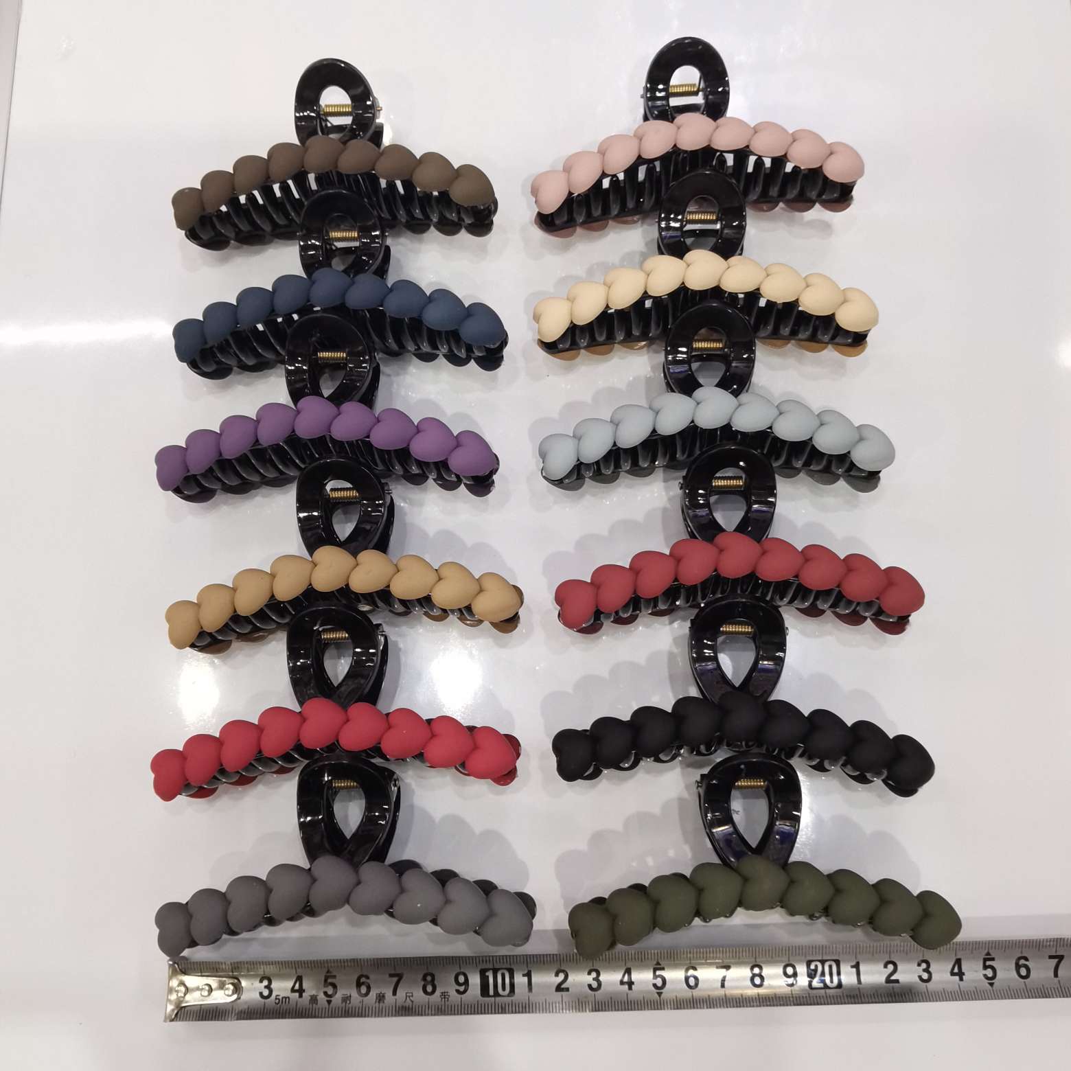 Black background rubber 12-color heart-shaped pearls details Picture