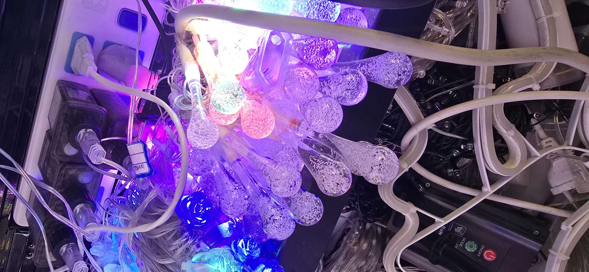 圣诞节LED窗帘灯 办公室文化圣诞装饰品 聖誕節遊戲氛围灯 充满节日气氛的圣诞装饰灯具