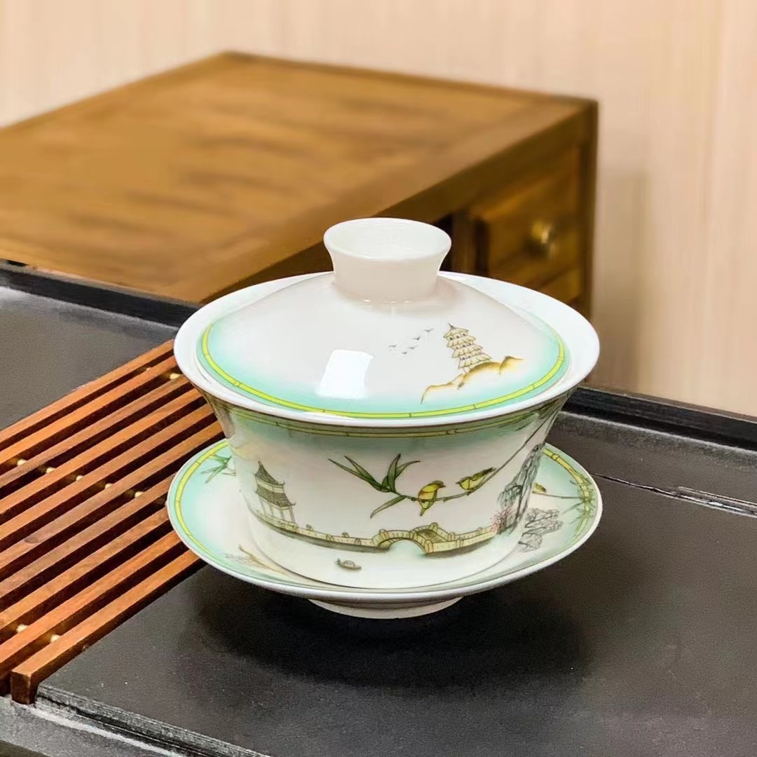 Kun Kun Ceramic Large 320ml Ceramic Covered Bowl Tea Cup, SAN CAI Bowl, SAN Pao Tai Eight Treasures Tea, Ethnic style covered Bowl Tea House Coffee Shop Application Scenario