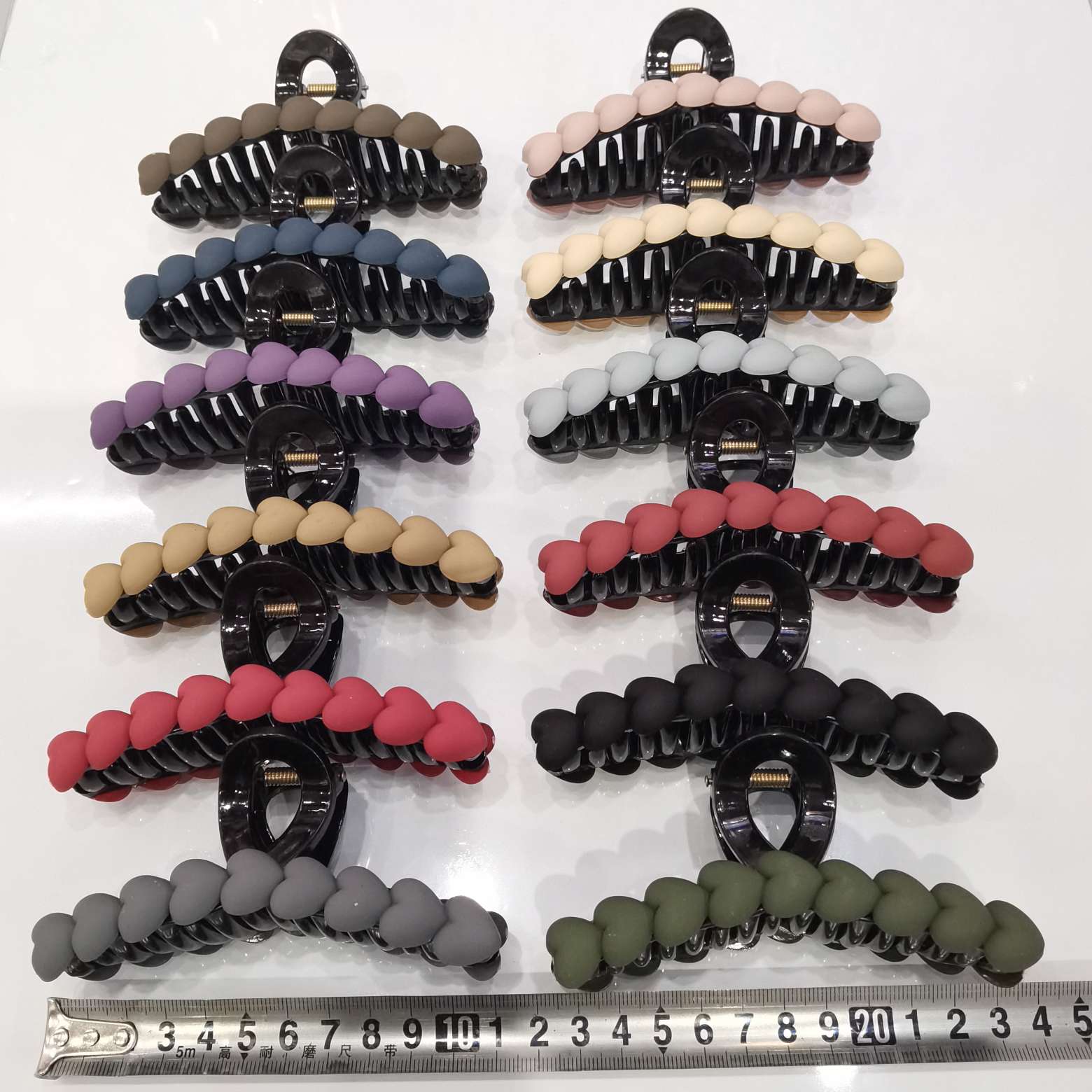 Black background rubber 12-color heart-shaped pearls