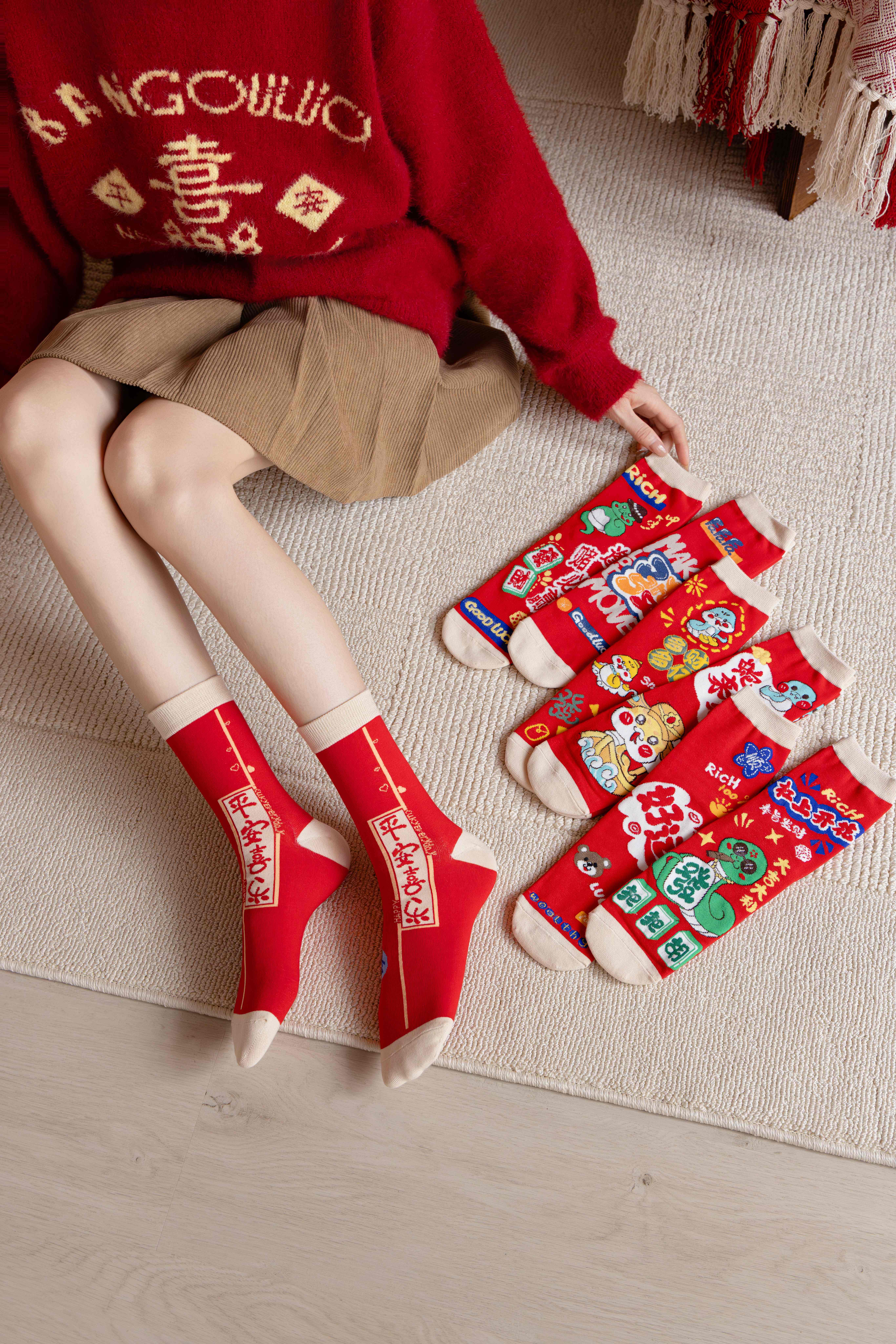 Red socks for women's autumn and winter, 2025 Year of the Snake, Red socks for the Year of the Snake, mid-calf socks, exquisite gift box set Application Scenario