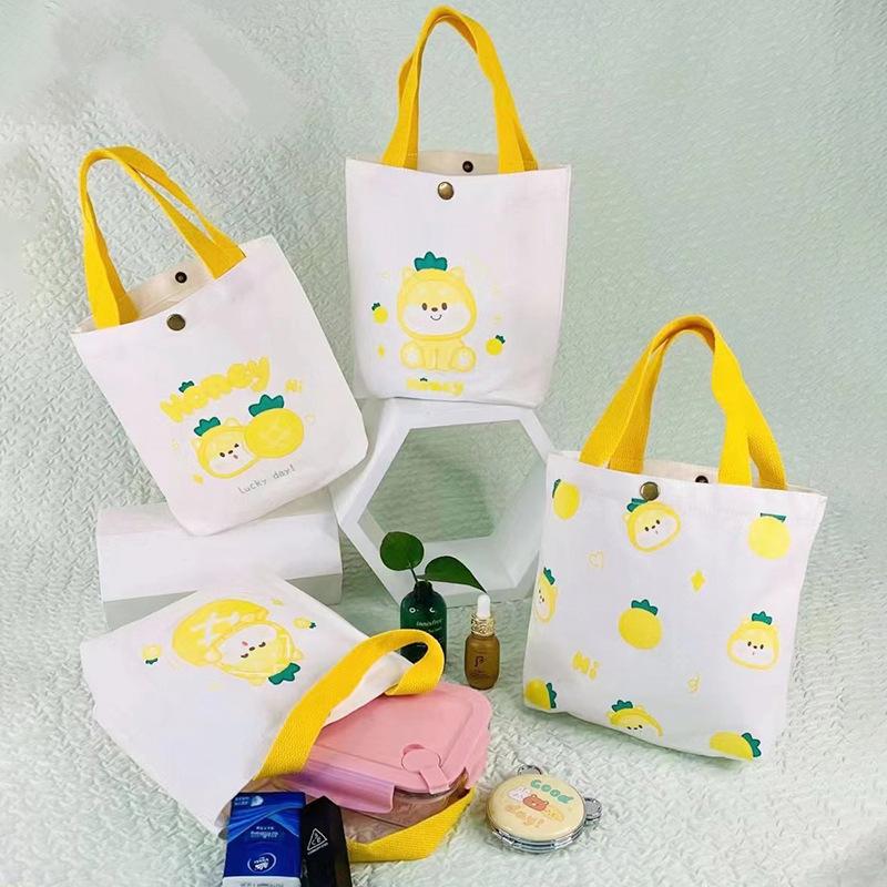 horizontal trapezoid bento canvas bag wholesale environmental friendly muslin bag one shoulder portable canvas bag in stock student shopping Application Scenario