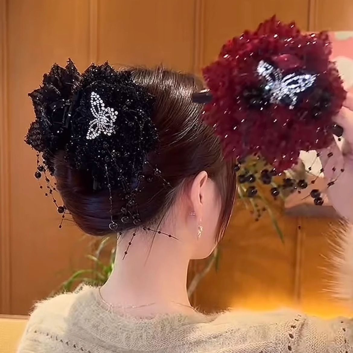 A new Korean-style, retro, versatile and fashionable headpiece with bright silk, flower, butterfly, tassel, shark, and a large hairpin at the back of the head Specification image