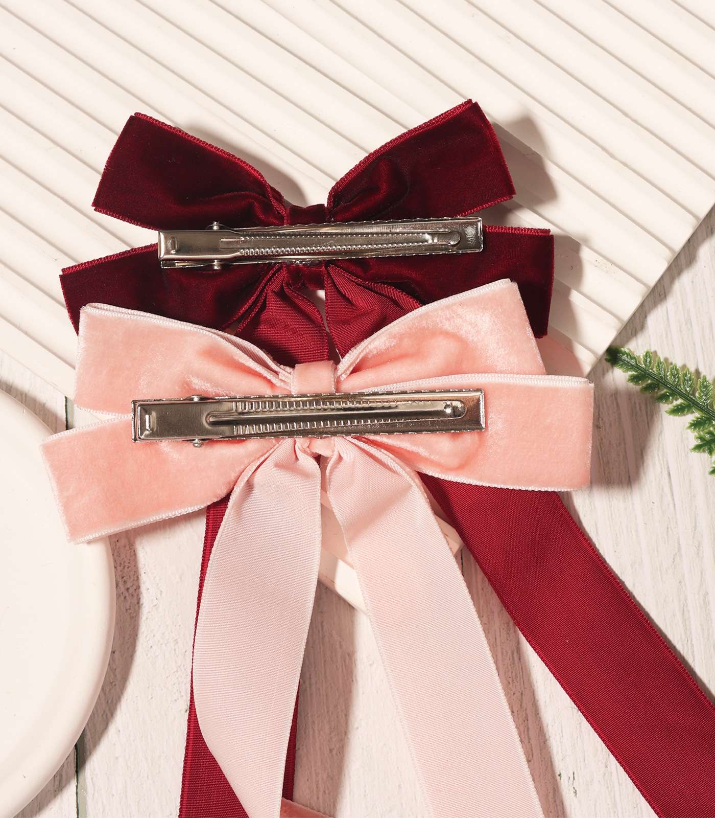 Creative Chenmo Accessories, velvet handcrafted hair clips, hair accessories, exquisite hair clips, elegant hair accessories for ladies, no damage to hair quality, light and easy to wear details Picture