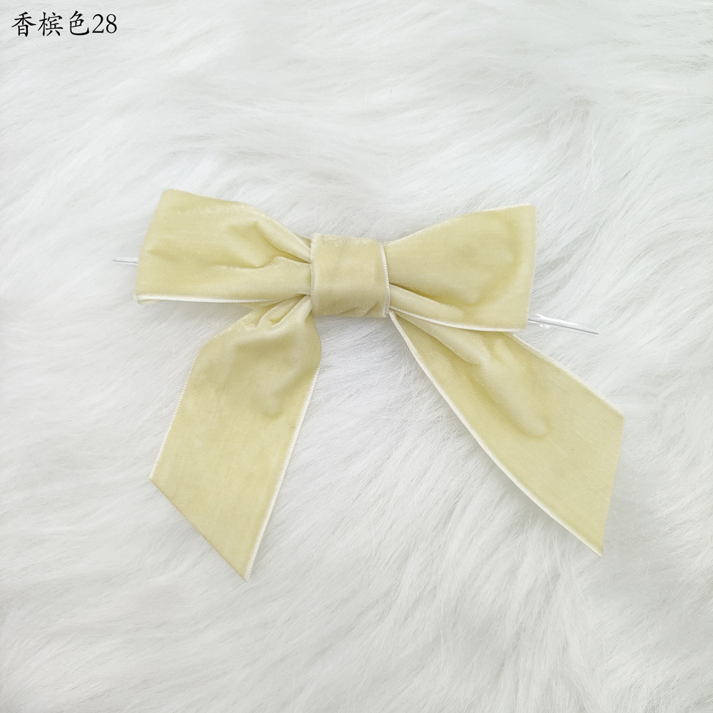 Creative Chenmo Accessories, velvet handcrafted hair clips, hair accessories, exquisite hair clips, elegant hair accessories for ladies, no damage to hair quality, light and easy to wear Application Scenario