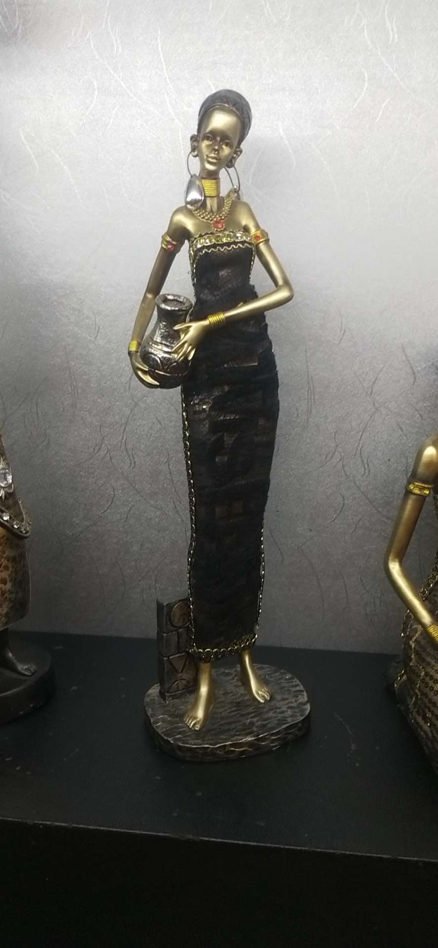 民族风非洲黑人树脂工艺品摆件细节图