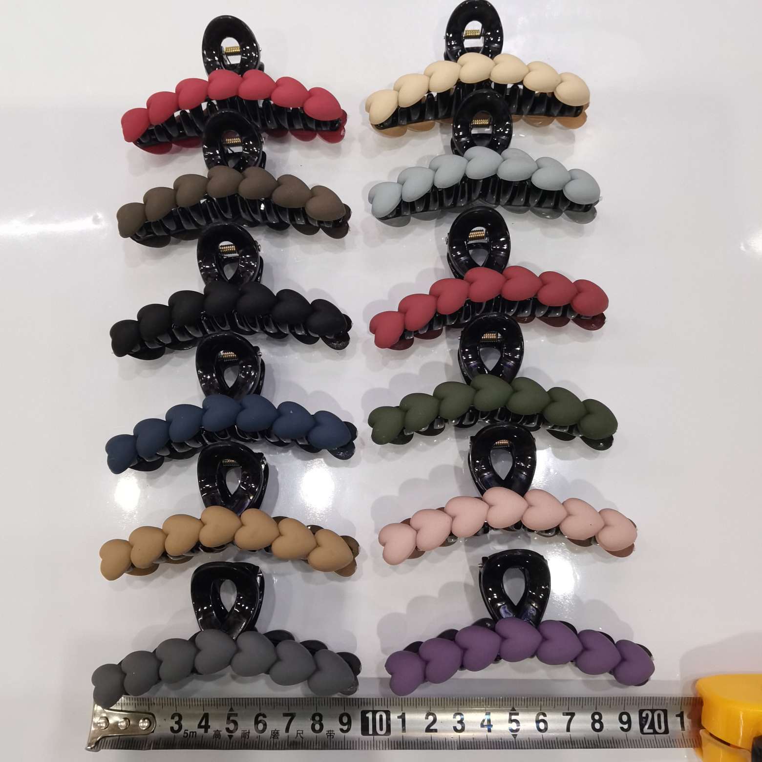 Black background rubber 12-color heart-shaped pearls Application Scenario