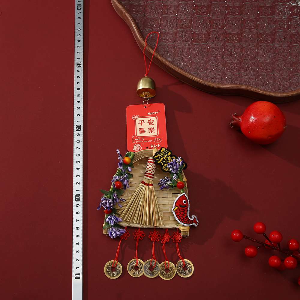 Exquisite handicrafts, folk handicrafts, unique designs, gift collections, and other fine folk handicrafts on display detail image 3