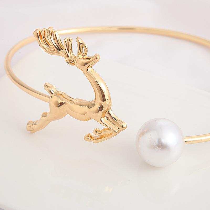 creative metal animal deer pearl collar bracelet bracelet suit random shape simple and light luxury ornament manufacturer Application Scenario