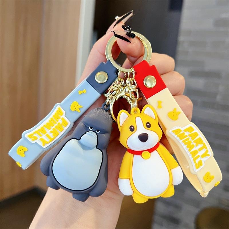 Featured Creative Beast Party Keychain Super Cool Animal Kingdom Orangutan Shiba Inu Sloth Key Chain Gift Wholesale Application Scenario