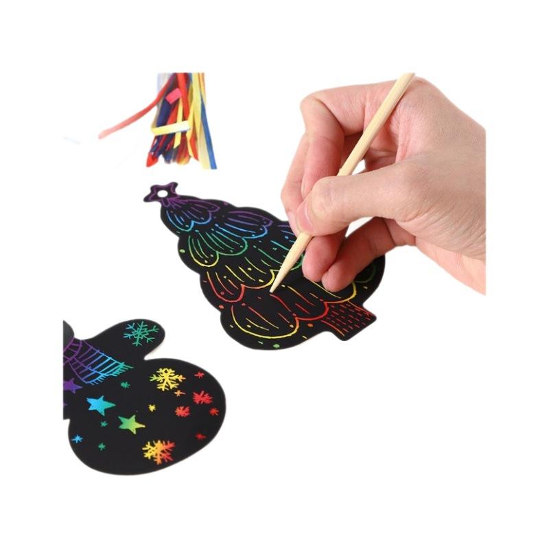 wholesale amazon shaped christmas art scratch art paper diy children's educational cartoon scraping painting bamboo stick colorful ropes Item Picture