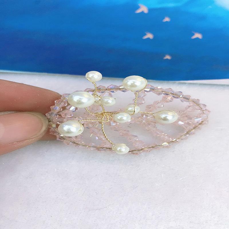 autumn and winter clothing ornament ornament accessories fashion wild winter coat sweater pearl leaves twist copper wire pin Item Picture