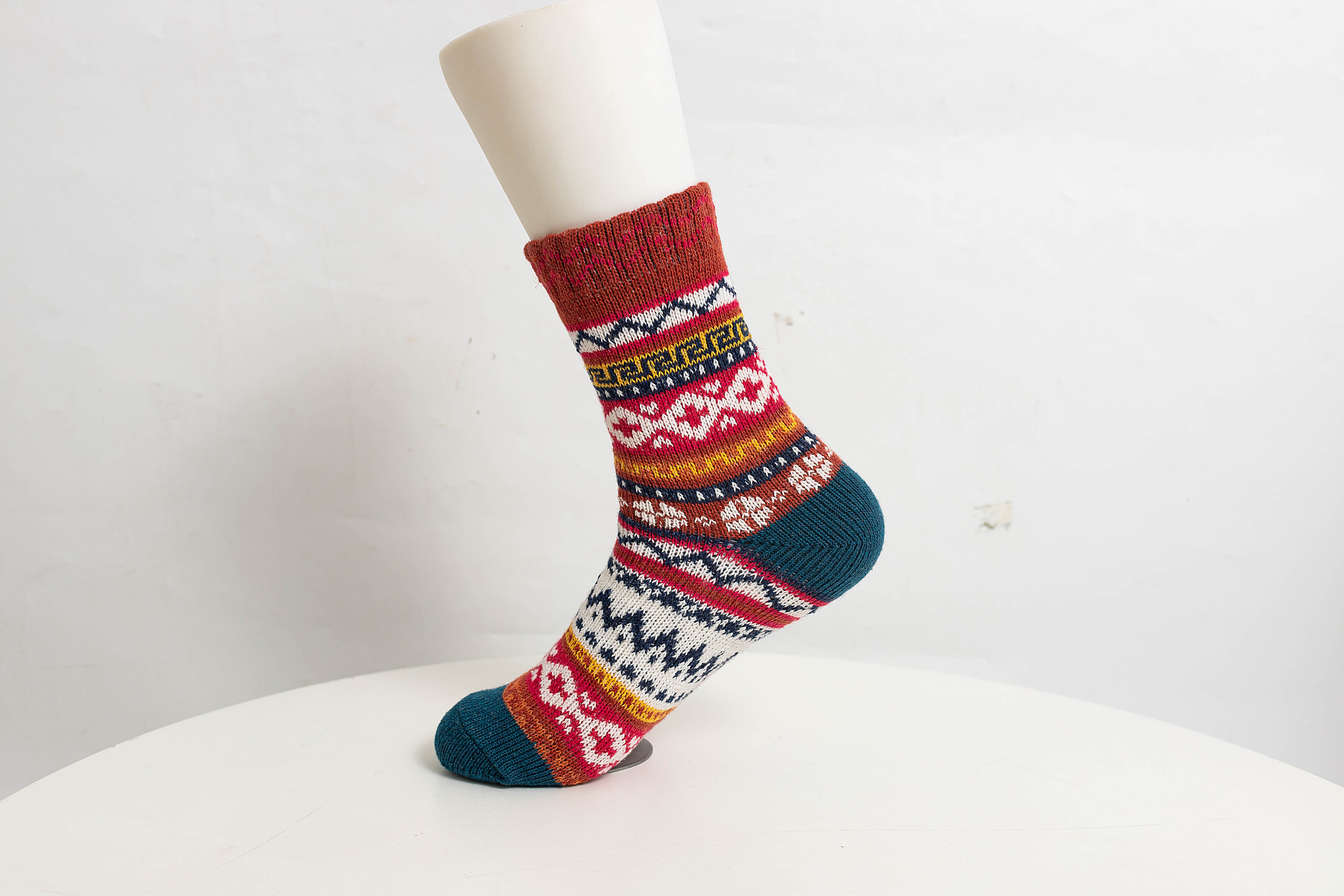 Women's autumn and winter thickened warm socks, winter ethnic style thigh-high socks with fleece, women's cross-stitch coarse wool socks Specification image