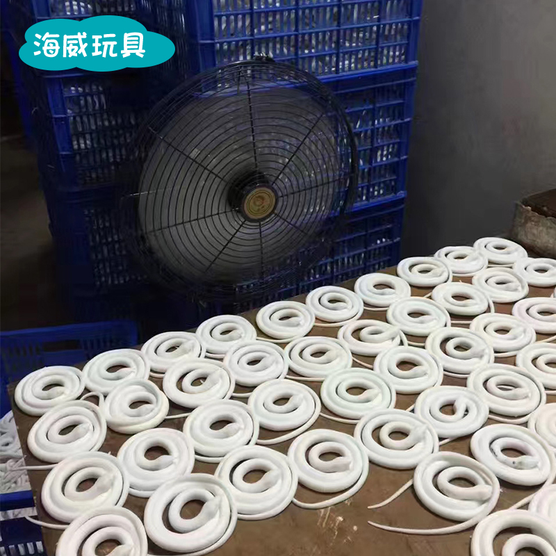 地摊个性打火机/儿童玩具Tpr/水果发泄水球/动物猫仿真猫/口香糖白底实物图
