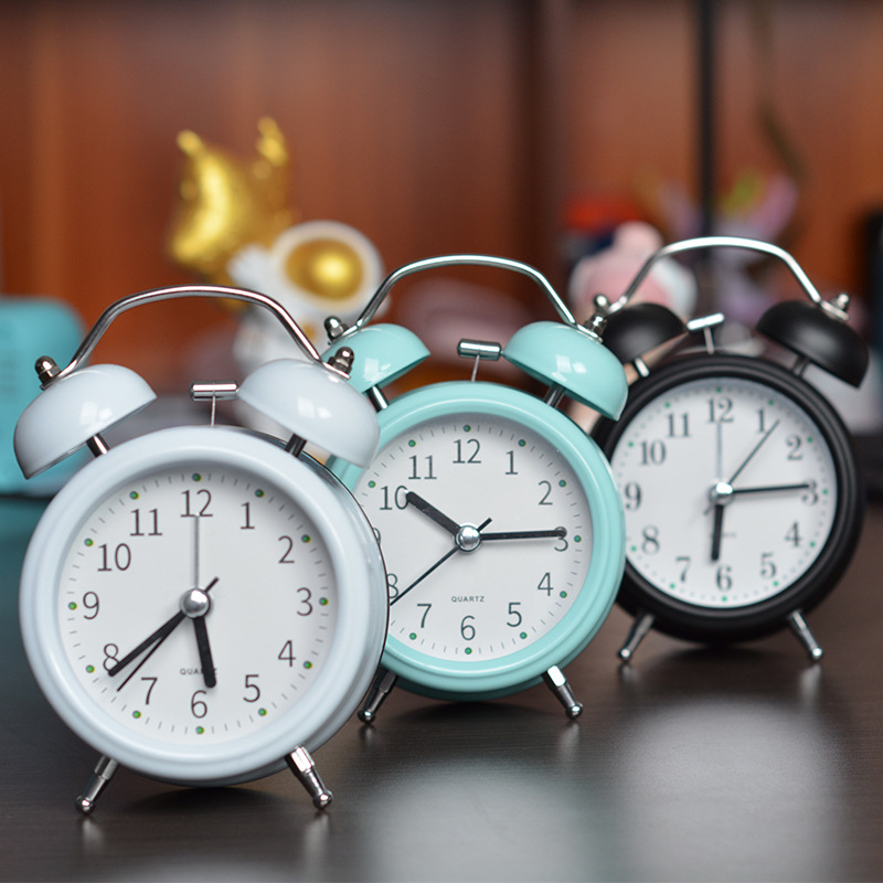 新款欧式复古金属闹钟 儿童学生创意床头钟夜光台钟桌面静音钟表