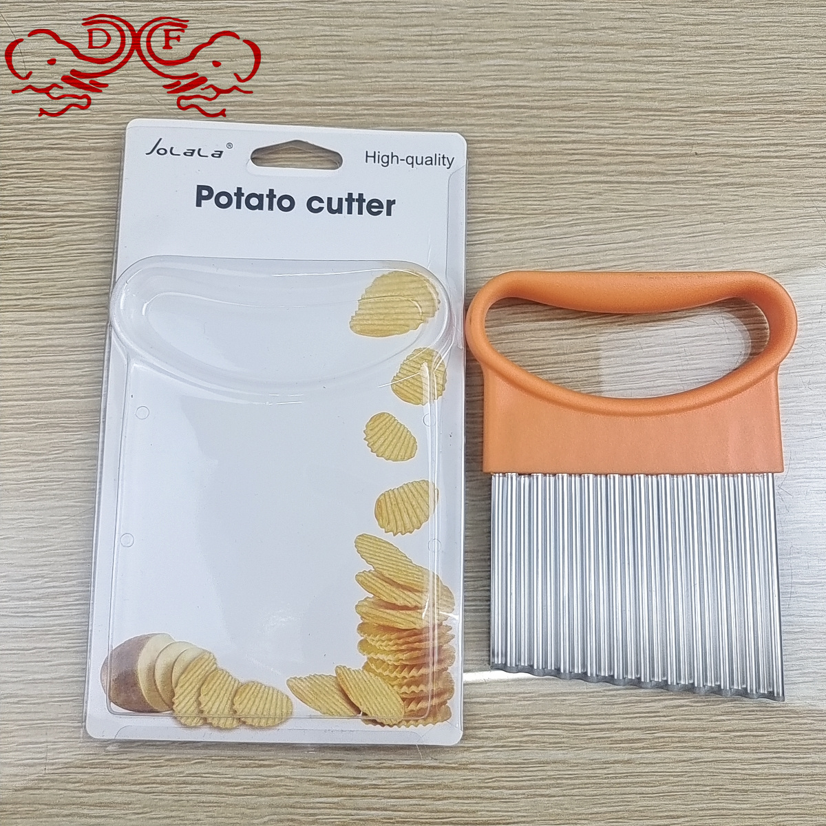 DF68856 Stainless steel French Fries Cutting Creative Potato slicer Multi-functional fancy vegetable cutter Manual Wave knife DF TRADINGHOUSE Application Scenario