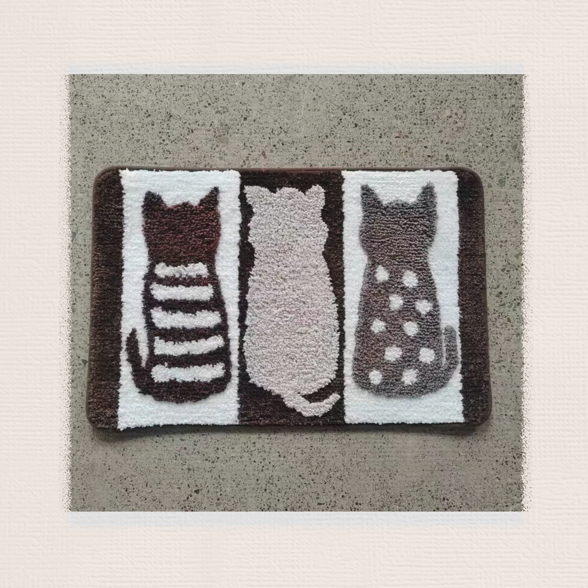 The new ultra-fine jacquard floor mat, anti-slip mat, foot mat, door mat, bathroom mat, absorbent mat, kitchen mat and carpet TPR base are of good quality. The fabric is thick and the size is 40*60CM, with 50 pieces per piece Application Scenario