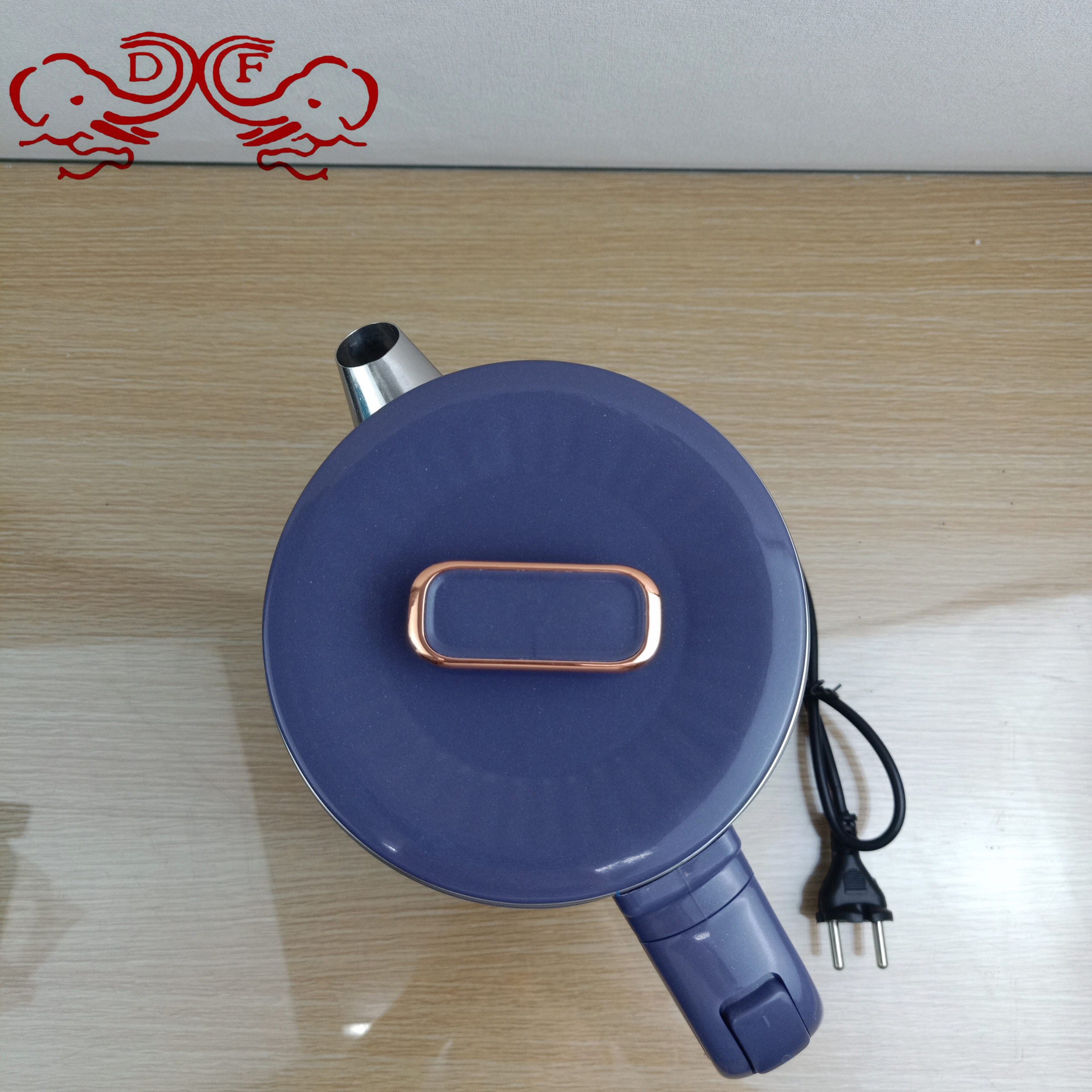 DF68862 Large-capacity double-layer anti-scald and heat-insulating electric kettle for student dormitories, DF TRADINGHOUSE Application Scenario