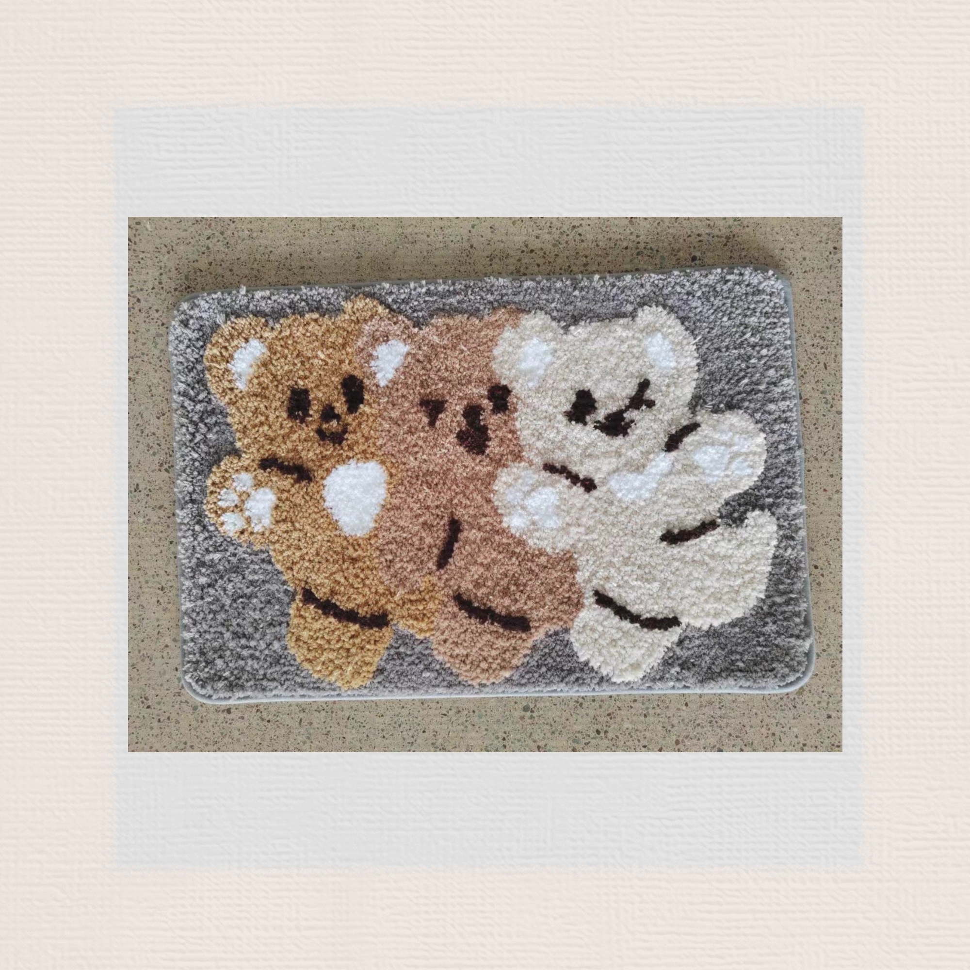 The new ultra-fine jacquard floor mat, anti-slip mat, foot mat, door mat, bathroom mat, absorbent mat, kitchen mat and carpet TPR base are of good quality. The fabric is thick and the size is 40*60CM, with 50 pieces per piece full figure