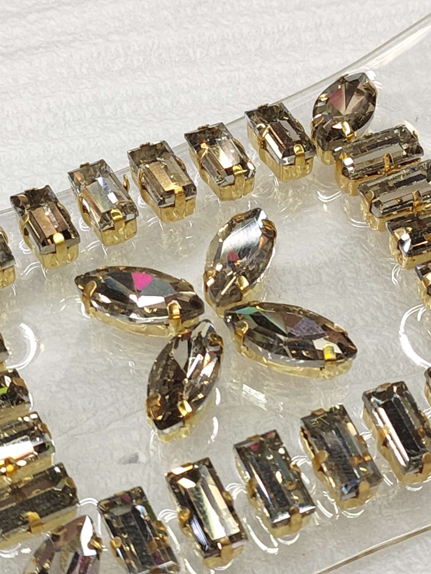 Women's shoes, water diamond upper accessories, clothing accessories, crystal shoe bars, slippers, TPU jewelry accessories, shoe materials Item Picture