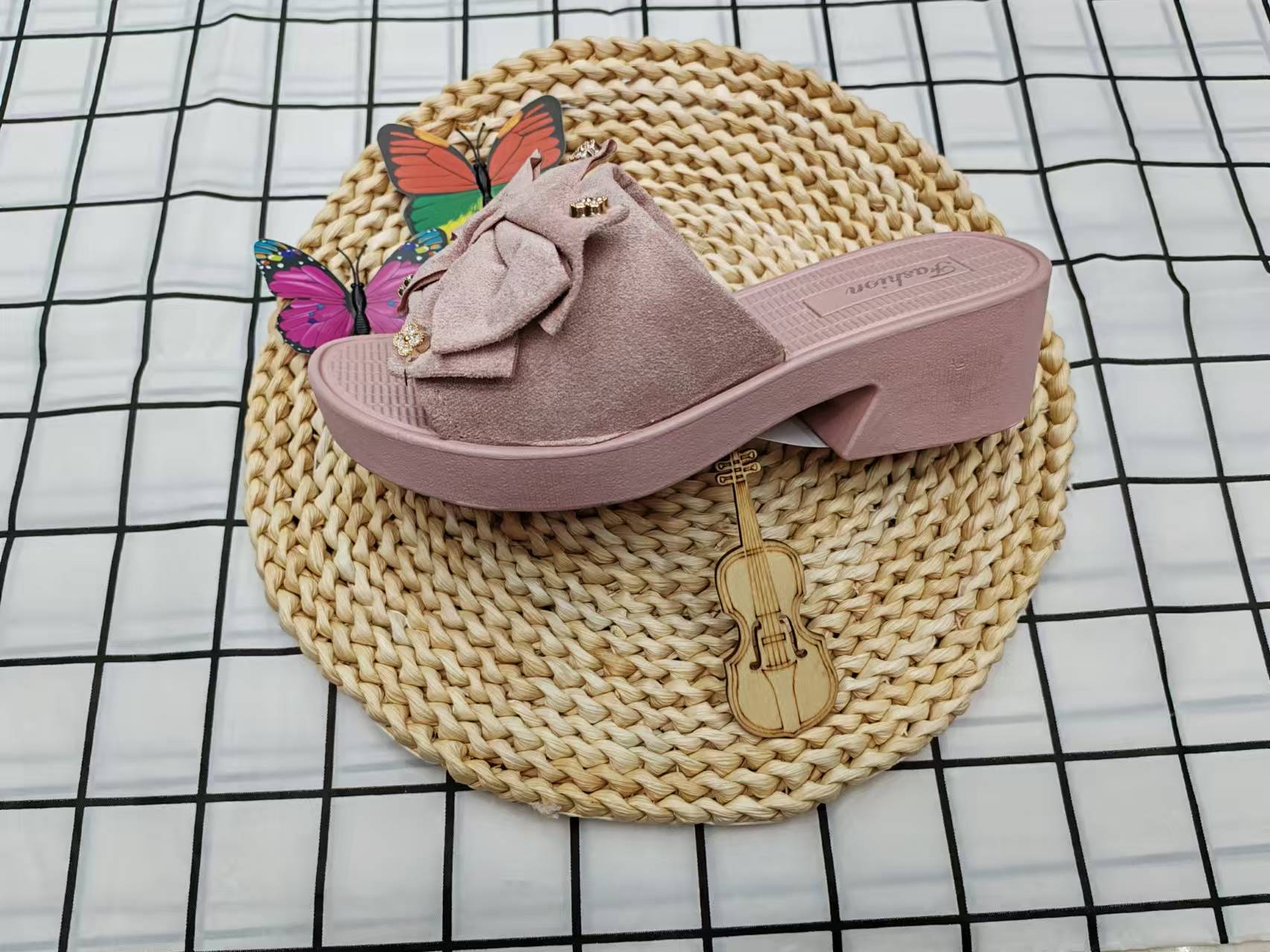 New thick-soled women's outerwear butterfly flower anti-slip cooling slippers for Spring/Summer 2024, a trendy Internet celebrity details Picture