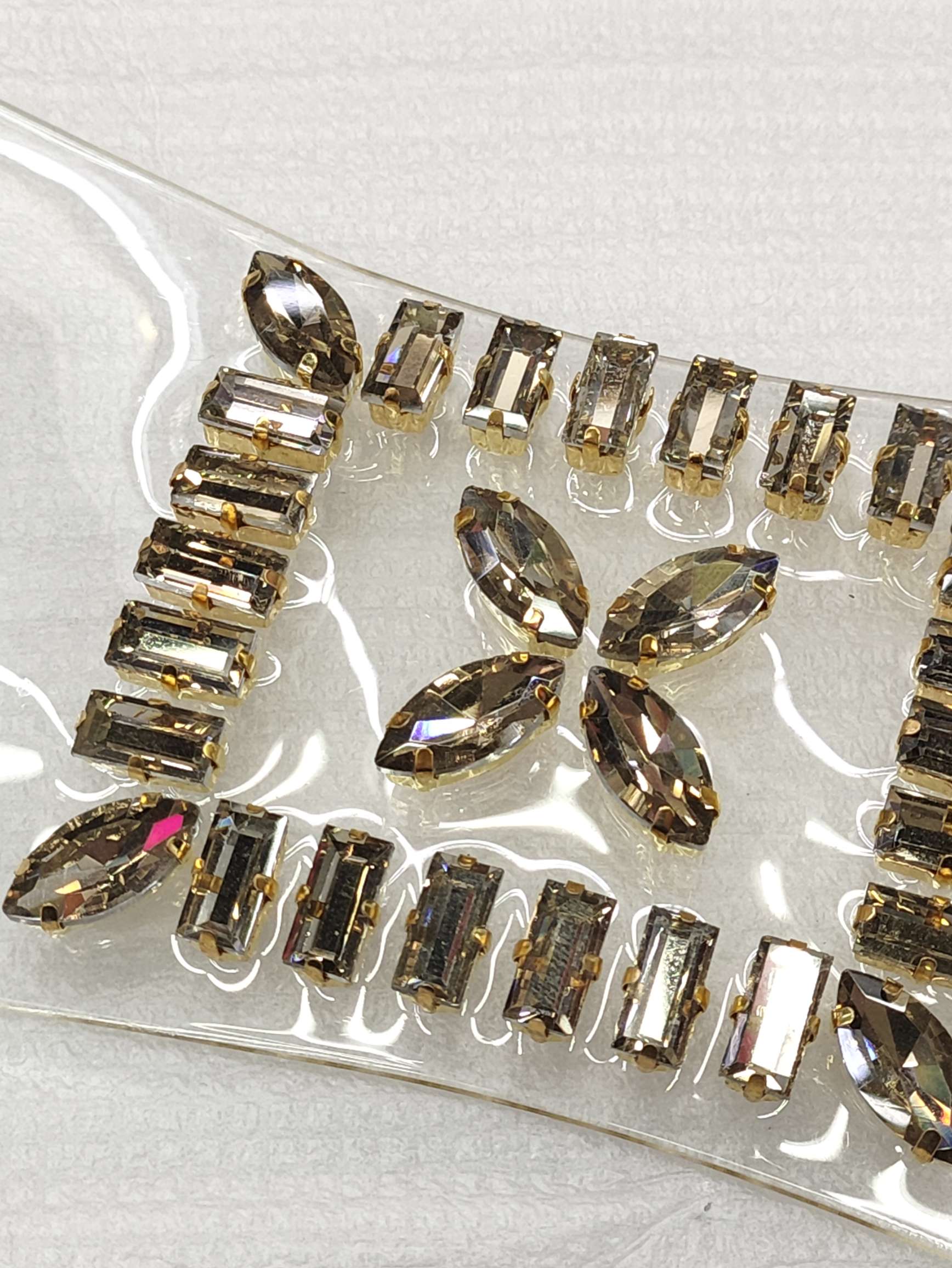 Women's shoes, water diamond upper accessories, clothing accessories, crystal shoe bars, slippers, TPU jewelry accessories, shoe materials Specification image