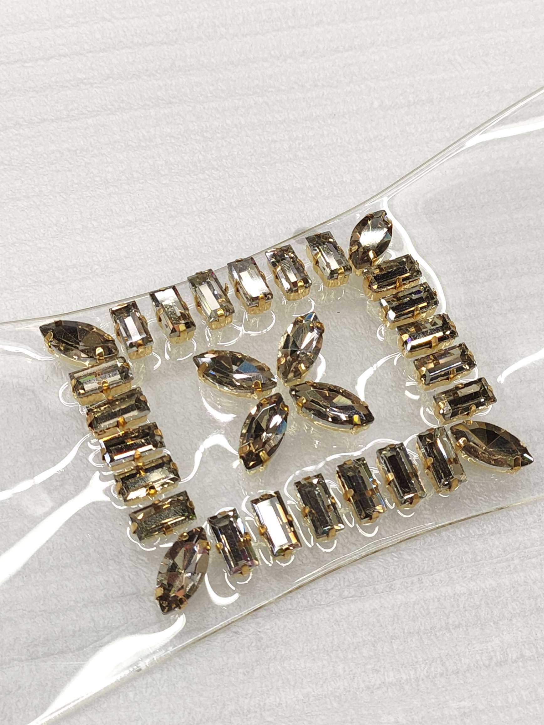 Women's shoes, water diamond upper accessories, clothing accessories, crystal shoe bars, slippers, TPU jewelry accessories, shoe materials details Picture