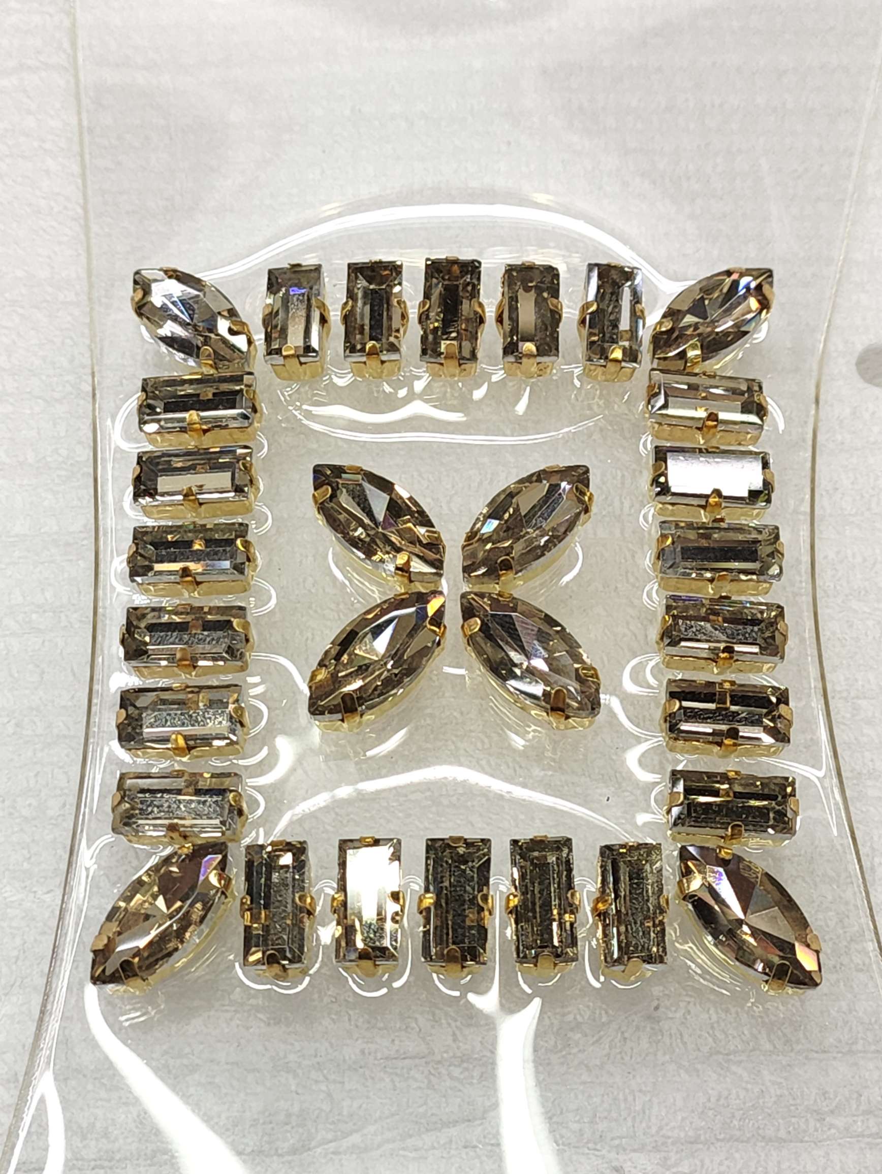 Women's shoes, water diamond upper accessories, clothing accessories, crystal shoe bars, slippers, TPU jewelry accessories, shoe materials Application Scenario