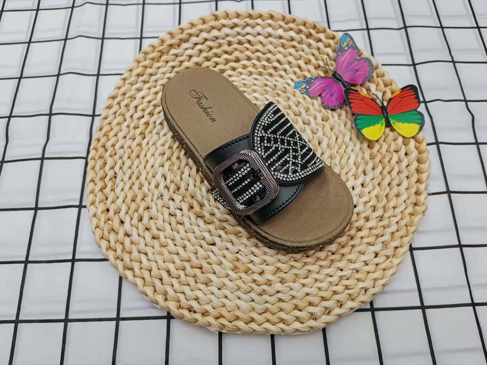Children's flat-bottomed flip-flops for outerwear, 2024 new casual and lazy women's fashionable rhinestone flip-flops Specification image
